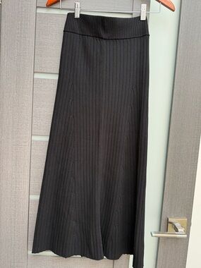 NWT! Pierre Cardin Cassy Ribbed Midi Skirt !